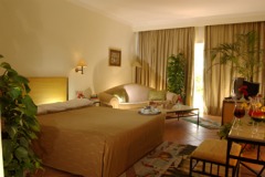 LUNA SHARM
